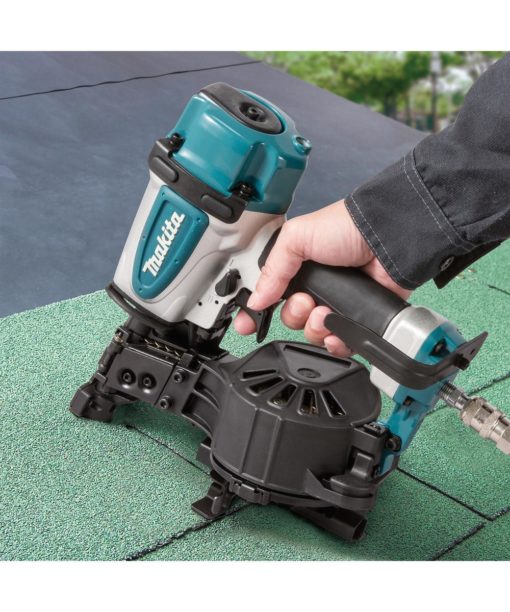 MAKITA HUOPARULLANAULAIN 19-45MM AN454 työssä