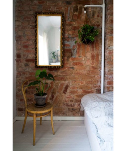 Tikkurila_Pontti_Puulattiamaali_wooden_floor_bedroom_brick_wall_Ville_Lehvonen_05